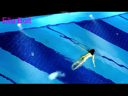 ❤️ Não consigo parar de ver, jovem loira apanhada a nadar nua na piscina da estância balnear ELLA BOLT ❤️ Porno em nós pt.libporno.ru