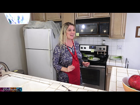 ❤️ A madrasta a ordenhá-lo na cozinha antes do seu encontro ❤️ Porno em nós pt.libporno.ru