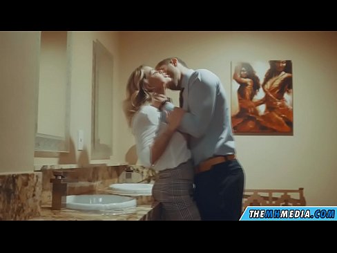 ❤️ Quando uma loira peituda o seduz numa casa de banho pública ❤️ Porno em nós pt.libporno.ru